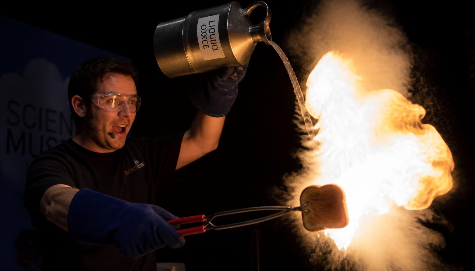 Oxidiser combustion demonstration